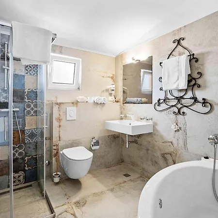 Boutique Sveti Petar, On The Beach, Heated Pool & Boat Berth - Adult Only Couette-café