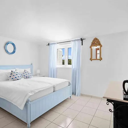 Couette-café Boutique Sveti Petar, On The Beach, Heated Pool & Boat Berth - Adult Only 3*