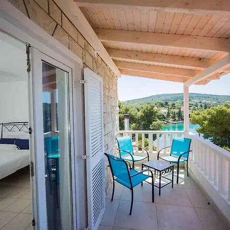 Couette-café Boutique Sveti Petar, On The Beach, Heated Pool & Boat Berth - Adult Only