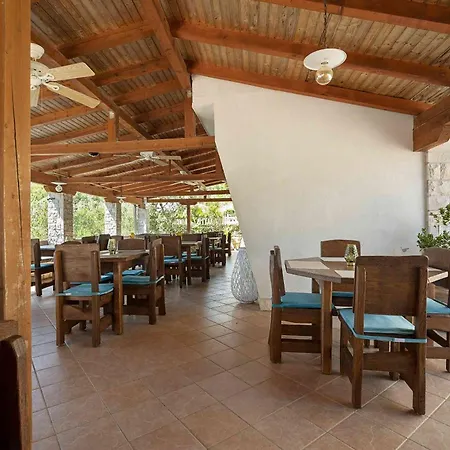 Couette-café Boutique Sveti Petar, On The Beach, Heated Pool & Boat Berth - Adult Only Nečujam