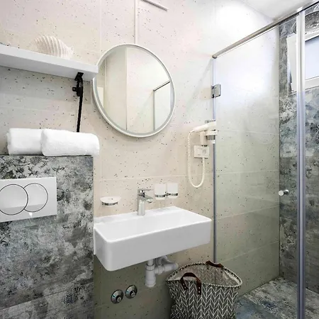 Boutique Sveti Petar, On The Beach, Heated Pool & Boat Berth - Adult Only Couette-café Nečujam