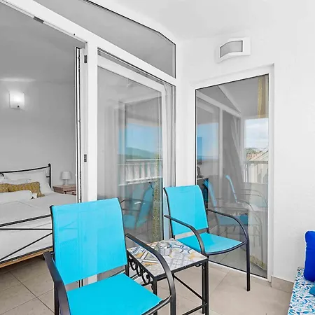 Couette-café Boutique Sveti Petar, On The Beach, Heated Pool & Boat Berth - Adult Only Nečujam