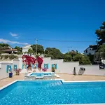 Alojamento de Acomodação e Pequeno-almoço Boutique Sveti Petar, On The Beach, Heated Pool & Boat Berth - Adult Only Nečujam