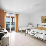 Alojamento de Acomodação e Pequeno-almoço Boutique Sveti Petar, On The Beach, Heated Pool & Boat Berth - Adult Only Nečujam