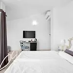 Boutique Sveti Petar, On The Beach, Heated Pool & Boat Berth - Adult Only Nečujam