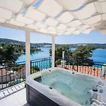 Alojamento de Acomodação e Pequeno-almoço Boutique Sveti Petar, On The Beach, Heated Pool & Boat Berth - Adult Only