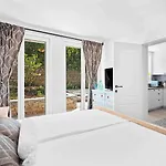 Boutique Sveti Petar, On The Beach, Heated Pool & Boat Berth - Adult Only 4* Nečujam