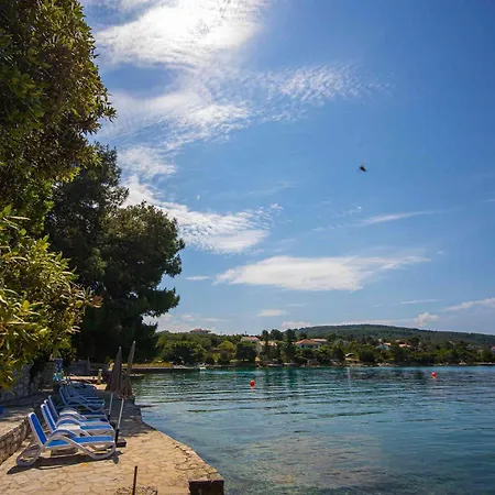 Boutique Sveti Petar, On The Beach, Heated Pool & Boat Berth - Adult Only فندق مبيت وإفطار Nečujam