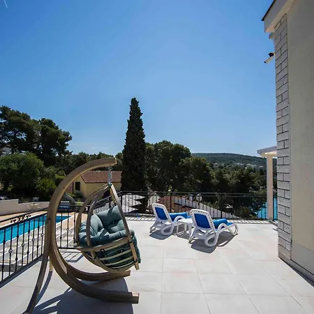 Boutique Sveti Petar, On The Beach, Heated Pool & Boat Berth - Adult Only فندق مبيت وإفطار Nečujam