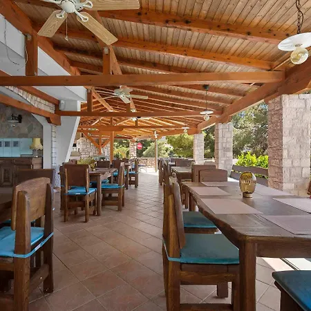 فندق مبيت وإفطار Boutique Sveti Petar, On The Beach, Heated Pool & Boat Berth - Adult Only Nečujam